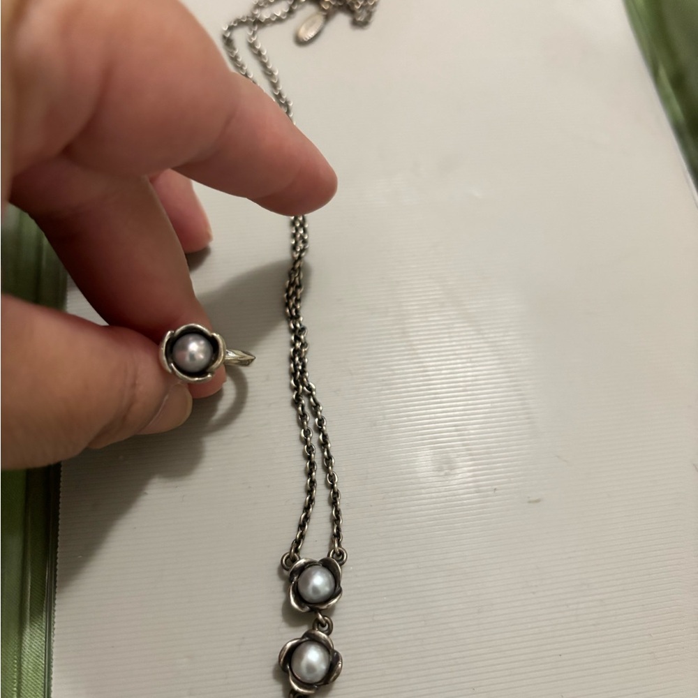 Pandora Silver and pearl Necklace Collection